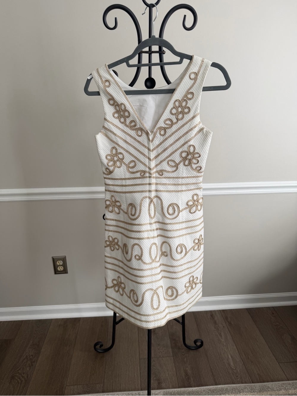 Lilly Pulitzer White Sleeveless Midi Dress with Gold Floral Trim - Picture 4 of 9